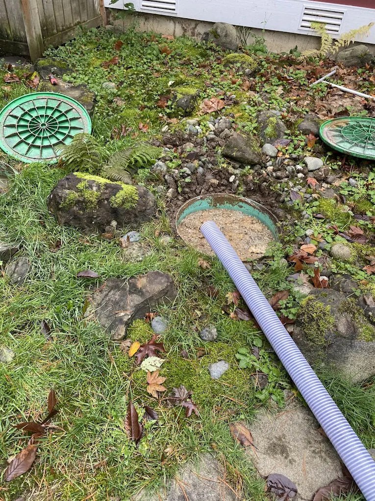 Septic tank lids with pumping hose connected